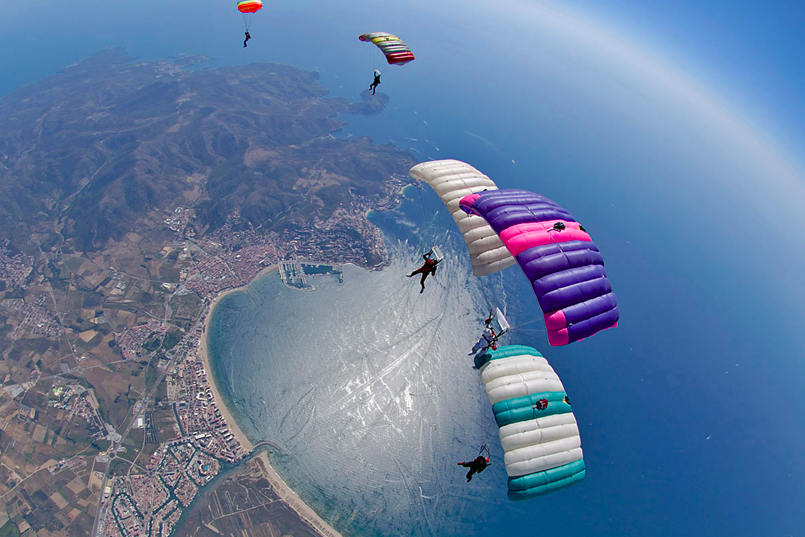 Paracaidismo - Can Mas - Casa Rural con Encanto en la Costa Brava